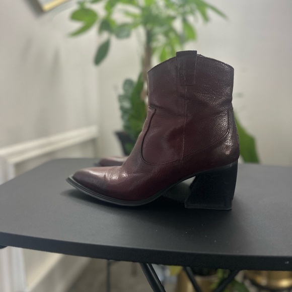 Emanuele Crasto Western Ankle Boots in Burgundy - Picture 4 of 9